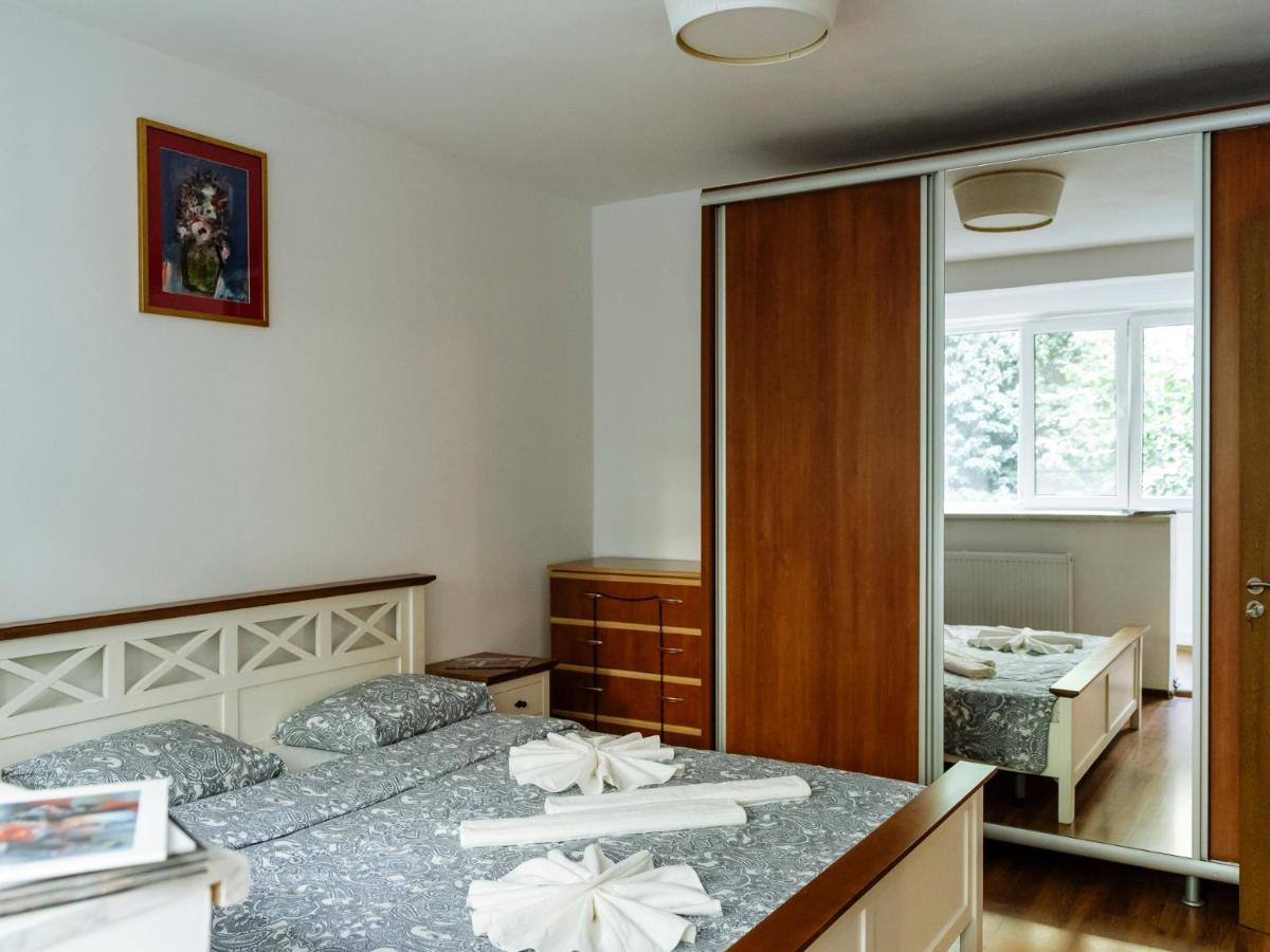 Old Town Historic Apartment With Backyard Mini Park Бухарест Экстерьер фото