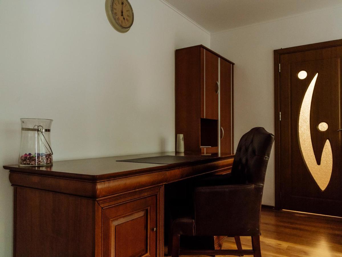 Old Town Historic Apartment With Backyard Mini Park Бухарест Экстерьер фото