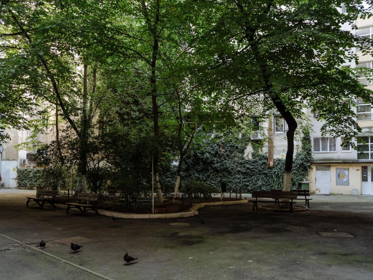 Old Town Historic Apartment With Backyard Mini Park Бухарест Экстерьер фото