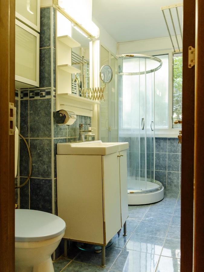 Old Town Historic Apartment With Backyard Mini Park Бухарест Экстерьер фото