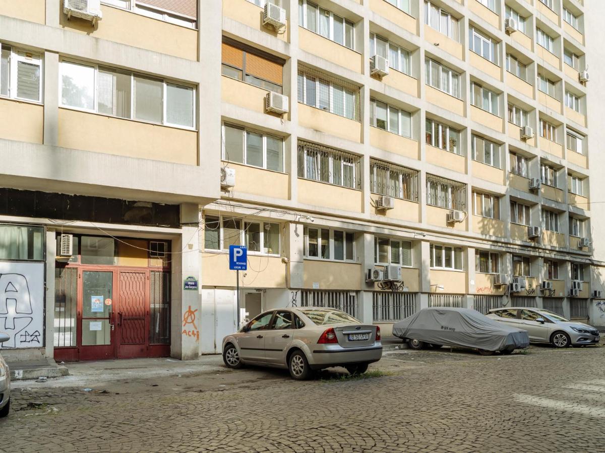 Old Town Historic Apartment With Backyard Mini Park Бухарест Экстерьер фото