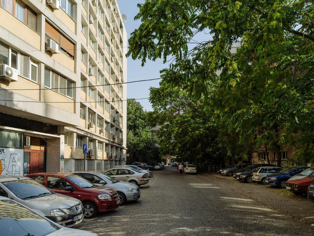 Old Town Historic Apartment With Backyard Mini Park Бухарест Экстерьер фото
